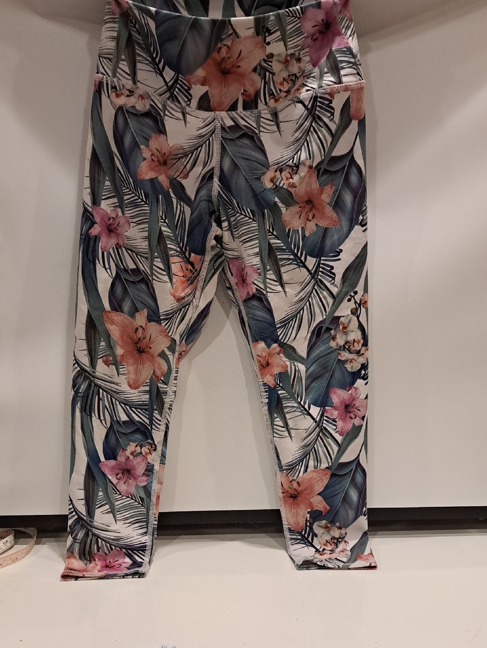 Evolution & Creation Lily Floral Print Cropped Yoga Leggings Lg
